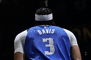 华体会官网-丁威迪：人们谈论我在湖人时的防守数据 那很大程度都是因为浓眉