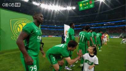 华体会体育-半场：国安0-0成都，韦世豪报复性犯规染黄，王子铭失良机
